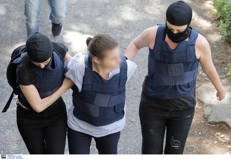 Η γυναίκα-συνεργός στην ληστεία του ΑΧΕΠΑ οδηγείται στον Εισαγγελέα