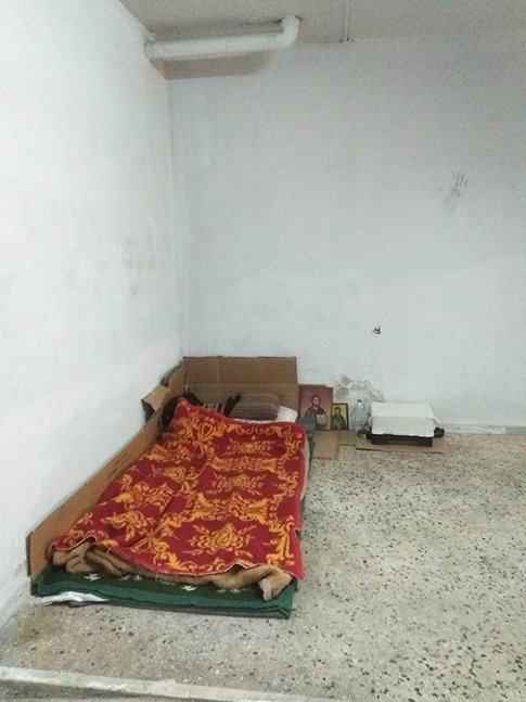 Οι άστεγοι έχουν κατακλύσει το ΑΧΕΠΑ