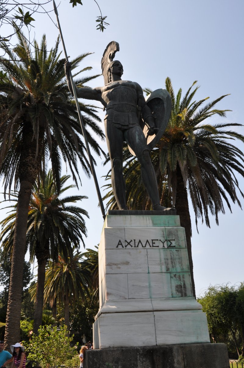 Το εντυπωσιακό χάλκινο άγαλμα του Αχιλλέα
