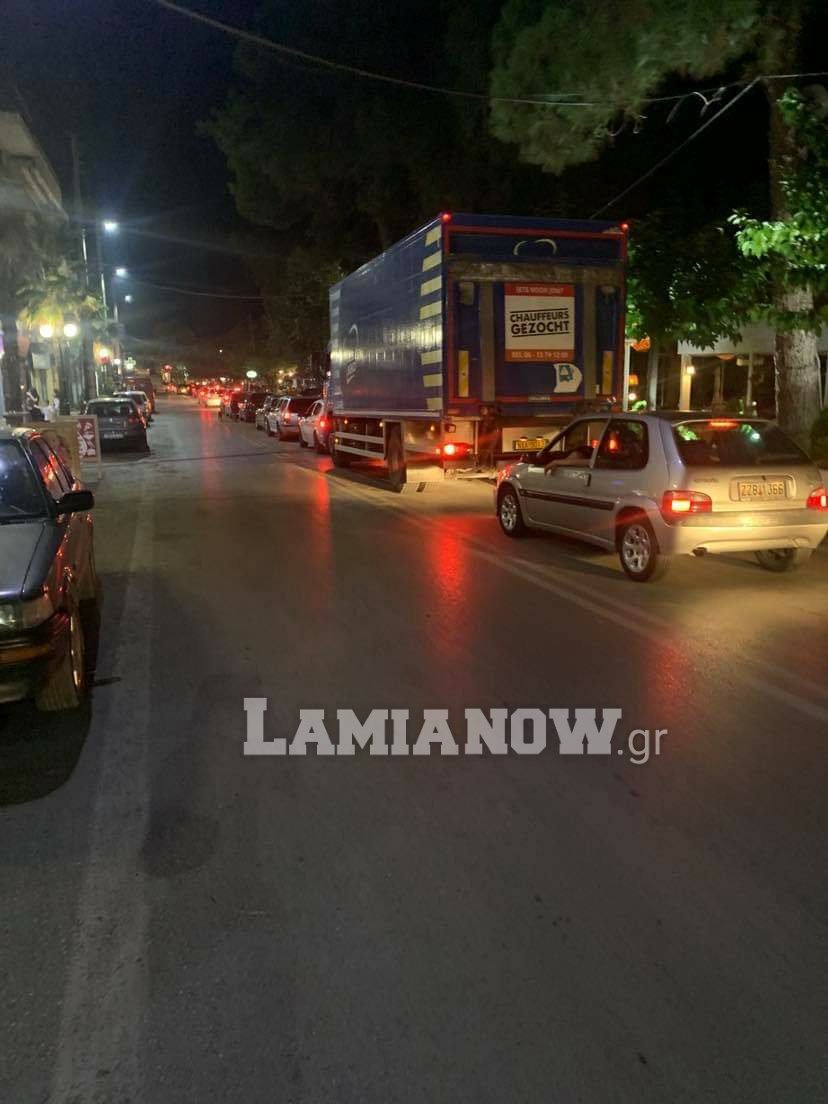 Ουρά αυτοκινήτων στο λιμάνι Ωρωπού