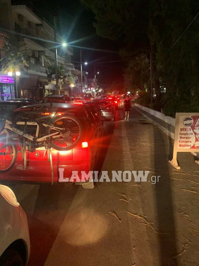 Ουρά αυτοκινήτων στο λιμάνι Ωρωπού