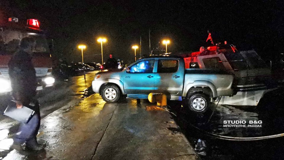 Αγροτικό αιωρείται πάνω από τη θάλασσα