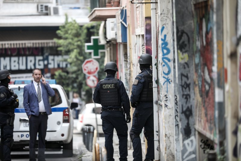 Στιγμές μετά την έφοδο της ΕΛ.ΑΣ στο διαμέρισμα στα Εξάρχεια
