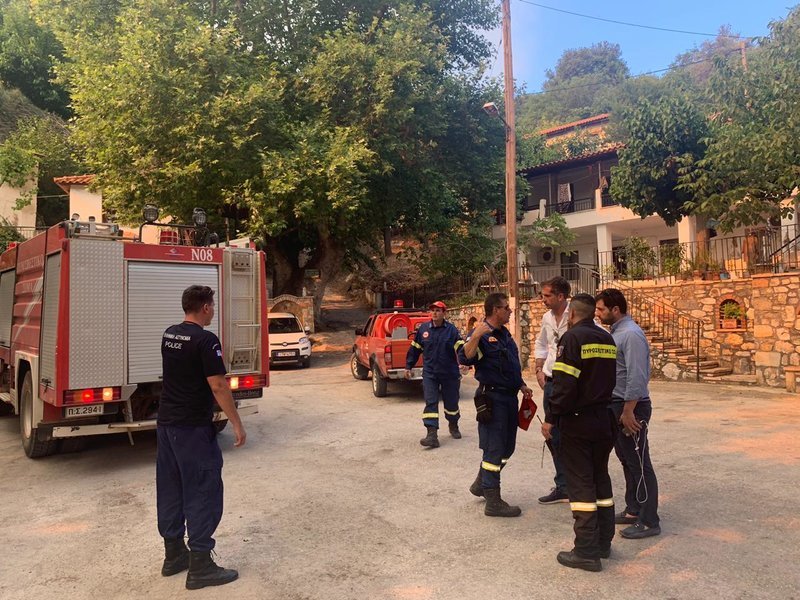 Ο Περιφερειάρχης μαζί με τον αντιπεριφερειάρχη Φάνη Σπανό (ο οποίος είναι ο νεοεκλεγμένος Περιφερειάρχης και αναλαμβάνει από 1ης Σεπτεμβρίου) βρίσκονται μαζί στην περιοχή
