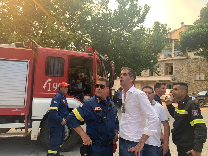 Επί τόπου έσπευσε ο περιφερειάρχης Στερεάς Ελλάδας Κώστας Μπακογιάννης ο οποίος βρίσκεται στα Θαρούνια δήμου Κύμης Αλιβερίου.