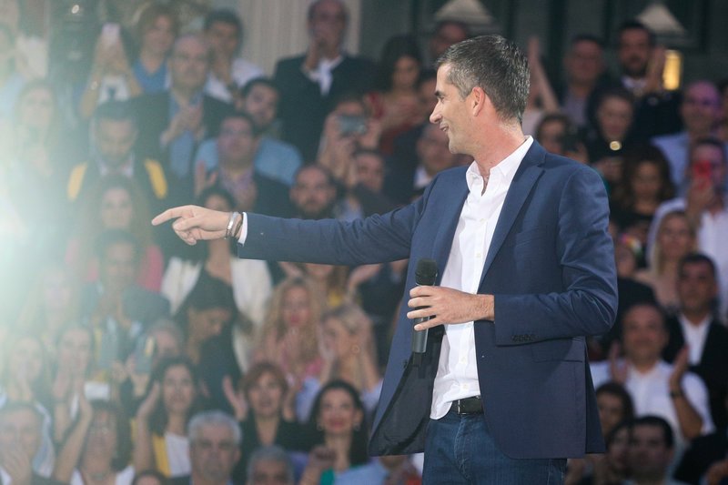 Ο Κώστας Μπακογιάννης απευθύνεται στους συγκεντρωθέντες