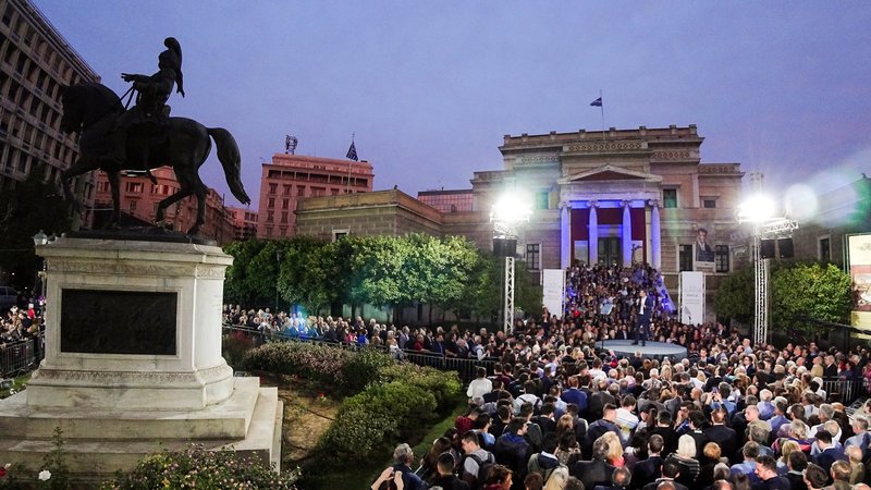 Γεμάτη η πλατεία Κολοκοτρώνη για την συγκέντρωση του Κώστα Μπακογιάννη