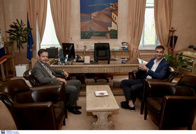 Κ. Μπακογιάννης και Γ. Μπρούλιας στο γραφείο του δημάρχου Αθηναίων
