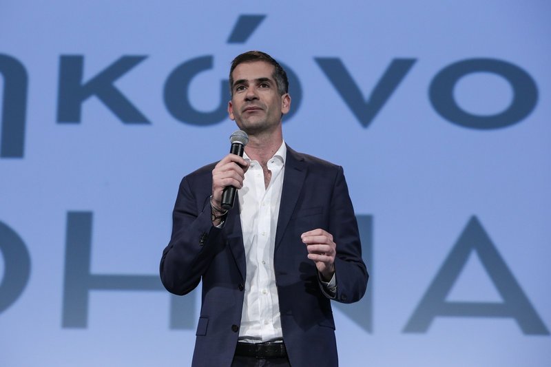 Ο Κώστας Μπακογιάννης στο βήμα -Φωτογραφία: George Vitsaras / SOOC