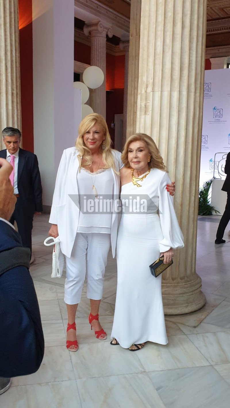 Η Μαριάννα Β. Βαρδινογιάννη με την Δήμητρα Λιάνη