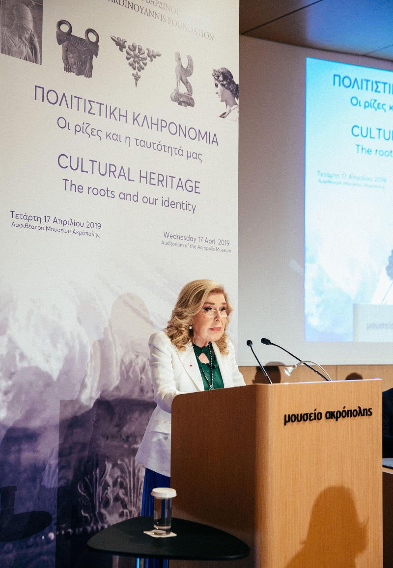 Η Μαριάννα Β. Βαρδινογιάννη κατά την διάρκεια της ομιλίας της