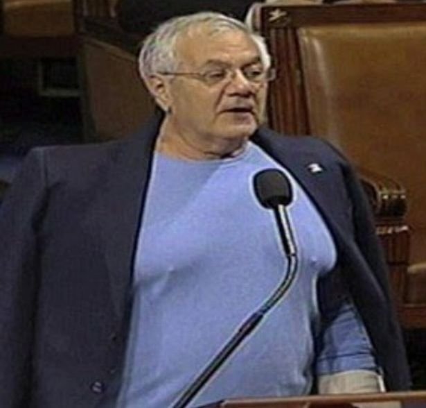 Η εικόνα του Μπάρνεϊ Φρανκ την οποία στηλίτευσε ο Ντόναλντ Τραμπ στο Twitter