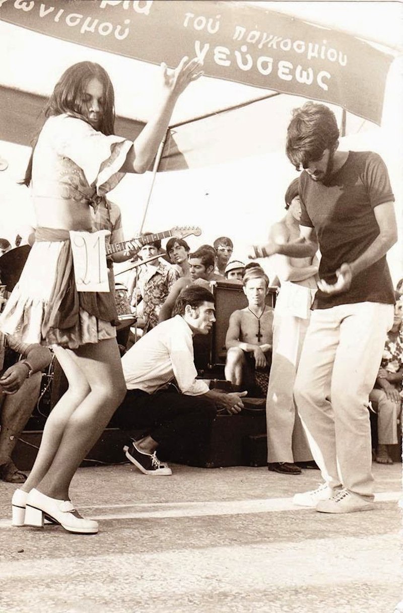 Beach party γιεγιέδων. Φωτογραφία έτους 1965, από το ΑΡΧΕΙΟ του Γιάννη Νέγρη.