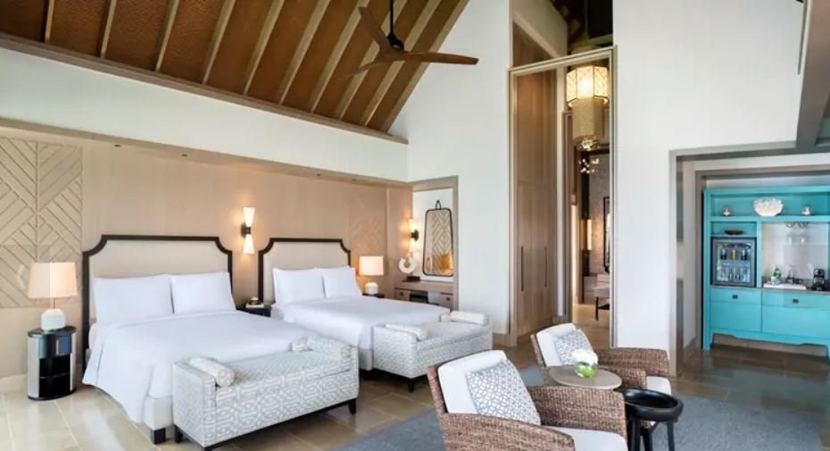 Μια από τις πολυτελείς κρεβατοκάμαρες