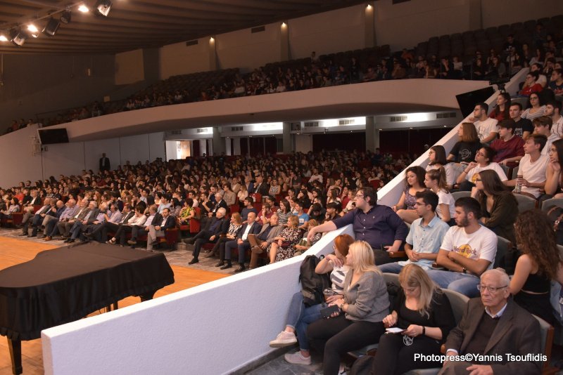 Πλήθος κόσμου για την επιστροφή του Ε. Βενιζέλου στα έδρανα του ΑΠΘ