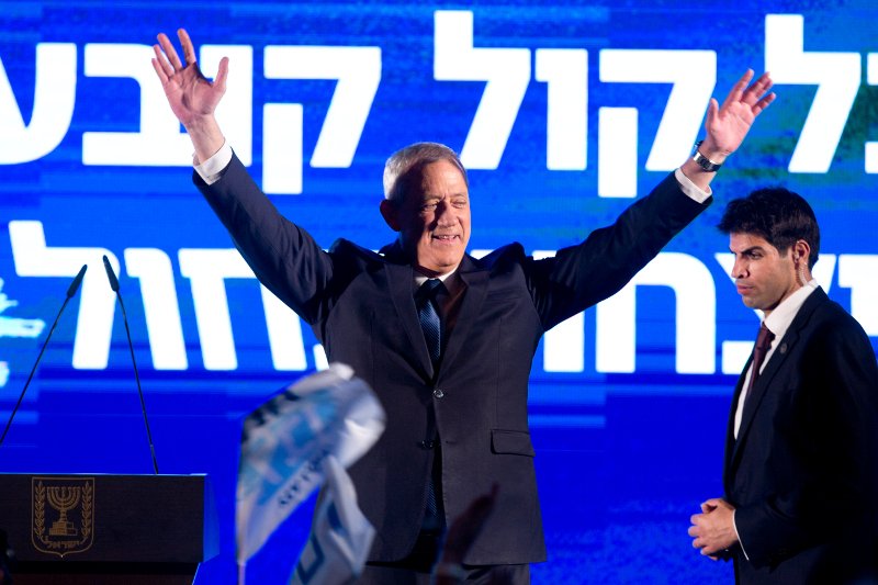 O ηγέτης του κεντρώου κόμματος Μπλε και Λευκοί Μπένι Γκαντς σε προεκλογική του συγκέντρωση στο Τελ Αβίβ την Κυριακή 7 Απριλίου.