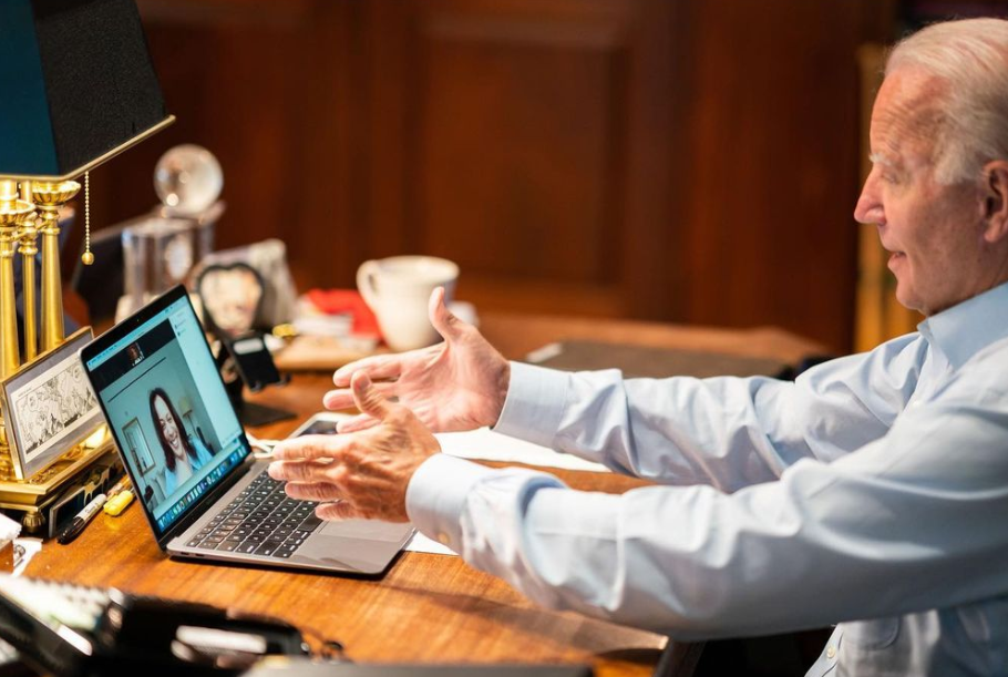 Mια από τις τυπικές «μέρες στη δουλειά» με τον Μπάιντεν. Από αύριο το σκηνικό αλλάζει ριζικά. / Instagram