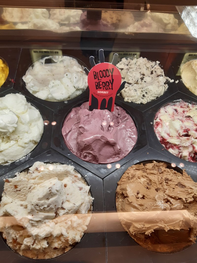 Το νέο limited edition παγωτό της Kayak, Bloody Berry Sorbet με χυμό από ρόδι και βατόμουρο