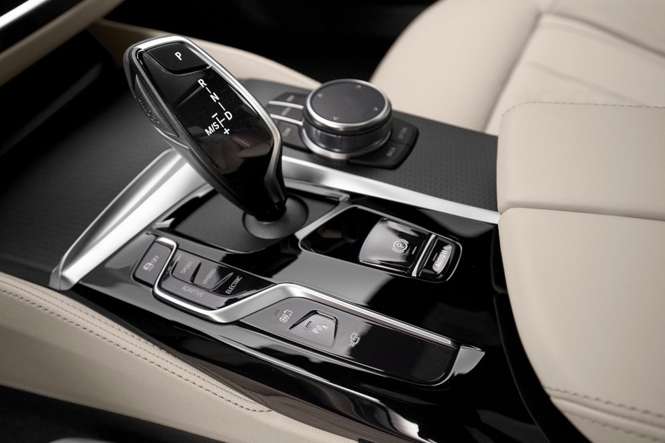 H BMW ανανεώνει τη Σειρά 5