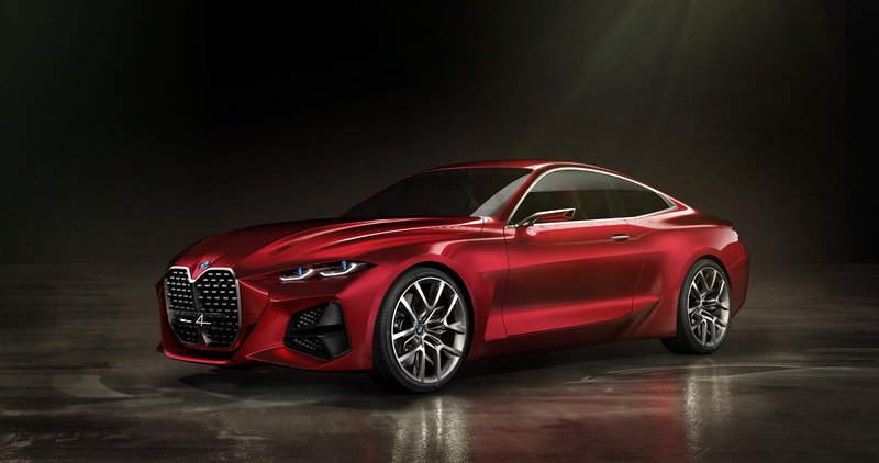 Το πίσω τμήμα της BMW Concept 4 βρίσκεται πολύ κοντά στο δρόμο, όπως αρμόζει σε ένα σπορ μοντέλο