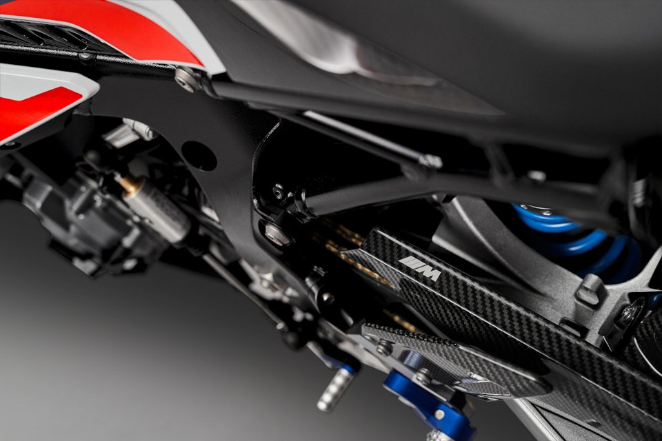 BMW M 1000 RR με 212 άλογα -Εντυπωσιακές εικόνες