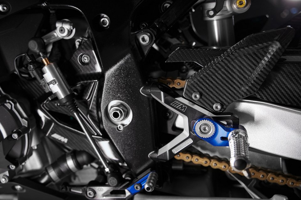 BMW M 1000 RR με 212 άλογα -Εντυπωσιακές εικόνες