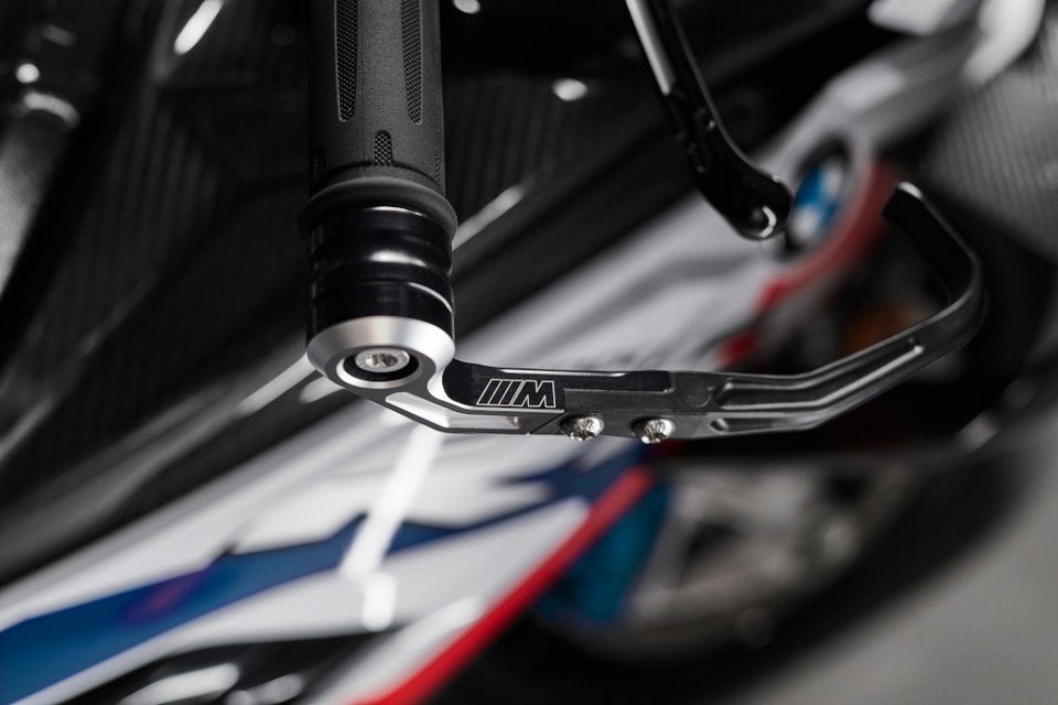 BMW M 1000 RR με 212 άλογα -Εντυπωσιακές εικόνες