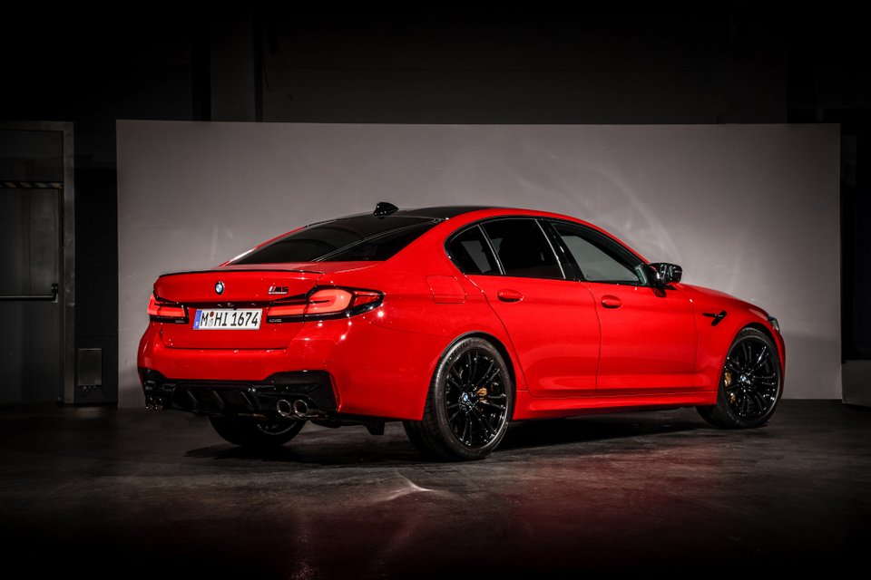 Η BMW ανανεώνει την κορυφαία M5
