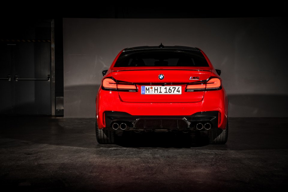 Η BMW ανανεώνει την κορυφαία M5