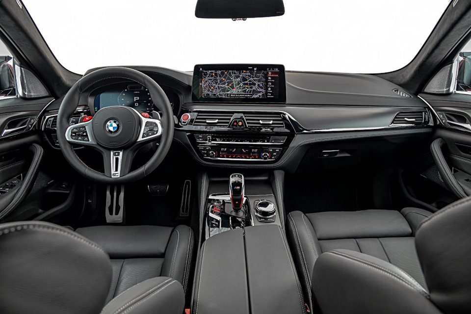 Η BMW ανανεώνει την κορυφαία M5