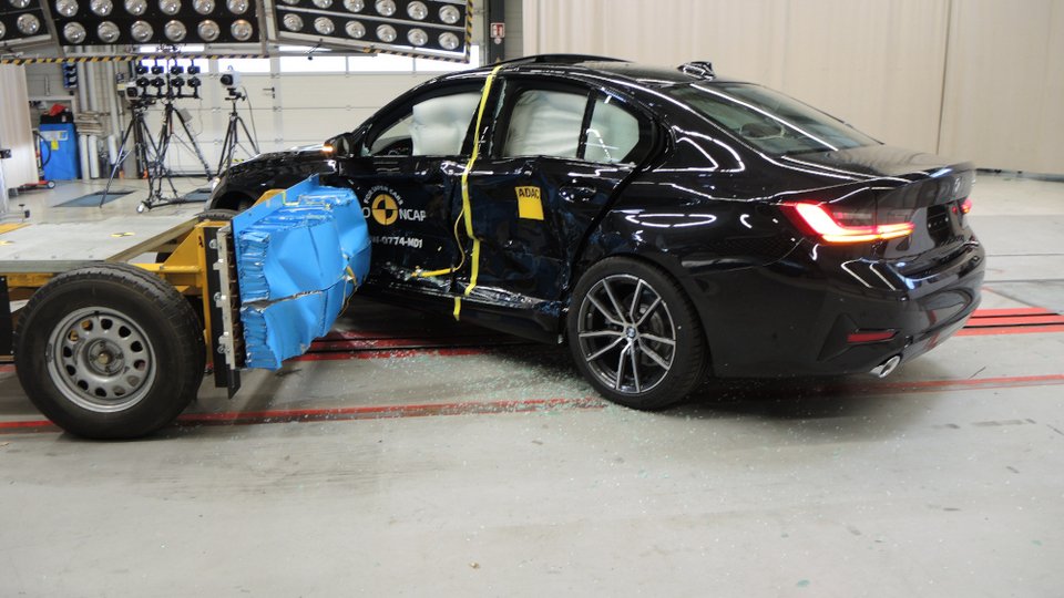Euro NCAP: Πέντε αστέρια για τη νέα BMW Σειρά 3