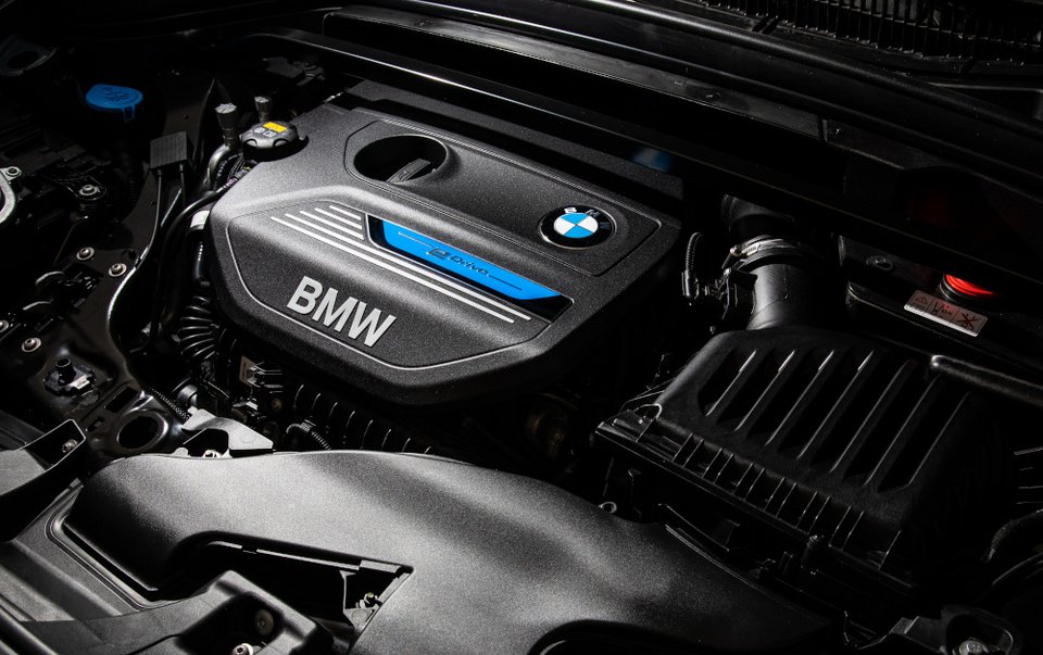 H υβριδική BMW X1 λανσάρεται στην Ελλάδα