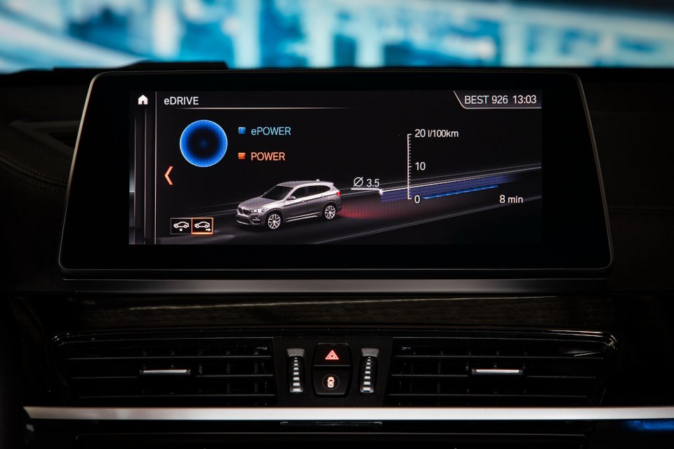 H υβριδική BMW X1 λανσάρεται στην Ελλάδα