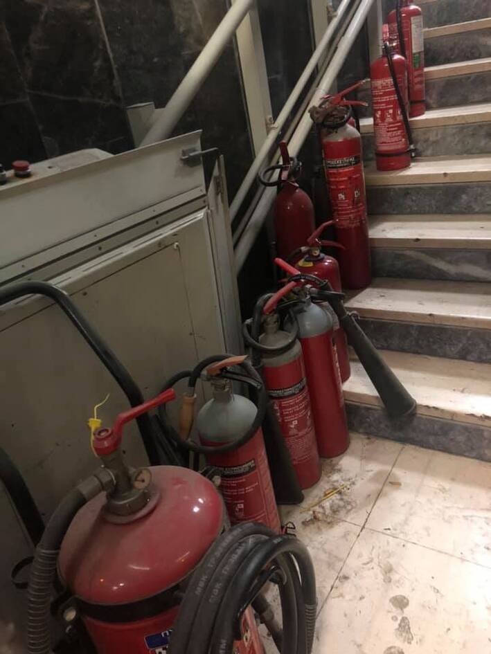 πυροσβεστήρες στο ΑΤ Εξαρχείων