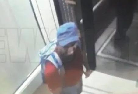 Ένας από τους καμικάζι που ανατινάχθηκαν στο ξενοδοχείο Shanri-La διακρίνεται μέσα στο ασανσέρ.