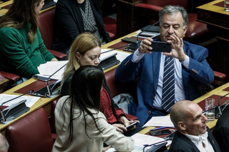 Από τη σημερινή συνεδρίαση δεν έλειψαν ούτε οι καθιερωμένες φωτογραφίες...