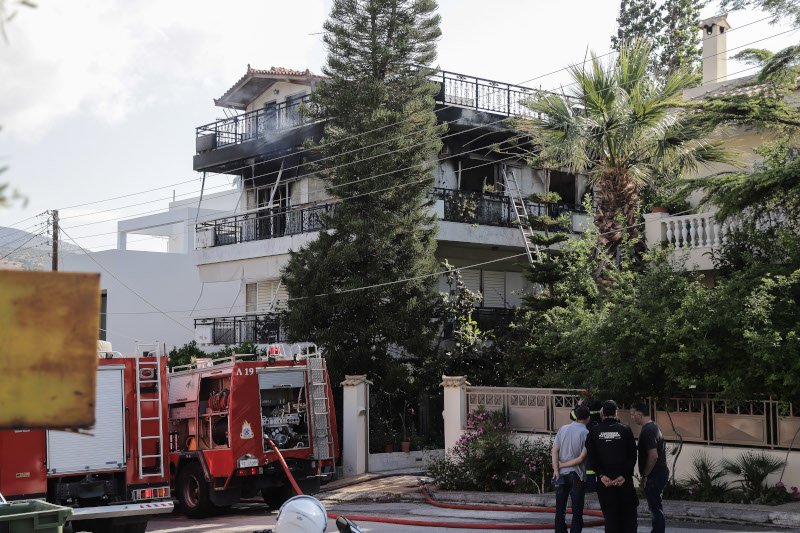 Μία γυναίκα νεκρή από φωτιά σε διαμέρισμα στη Βούλα
