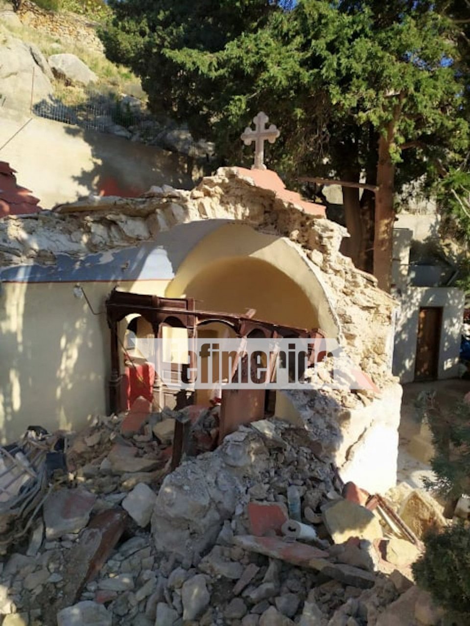 Από την κατολίσθηση κατέρρευσε σχεδόν ολόκληρο το κτίριο του μοναστηριού στη Σύμη