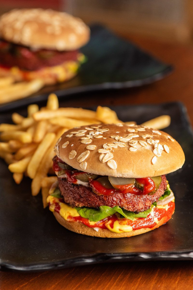 Meat free burger των Goody's με πατάτες τηγανιτές