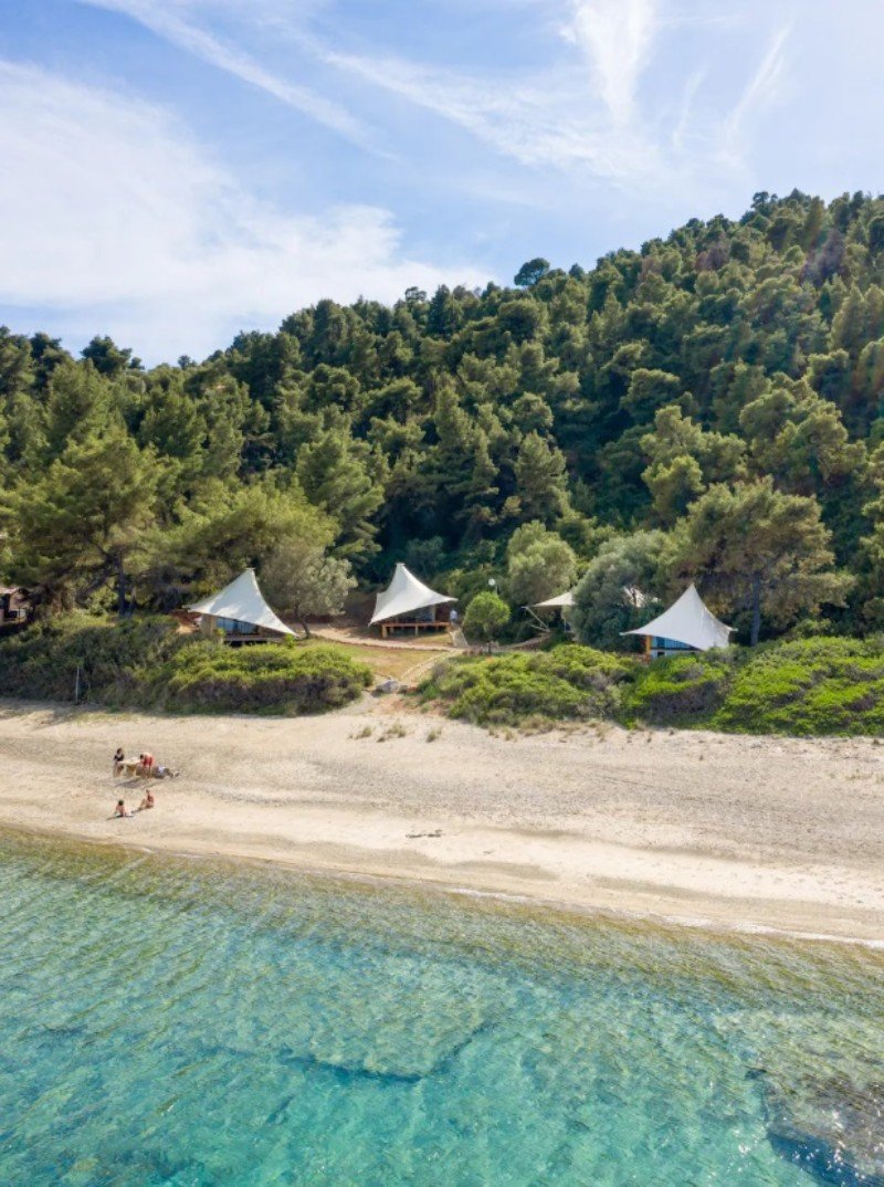 Η σκηνή στην παραλία -Φωτογραφία: Airbnb
