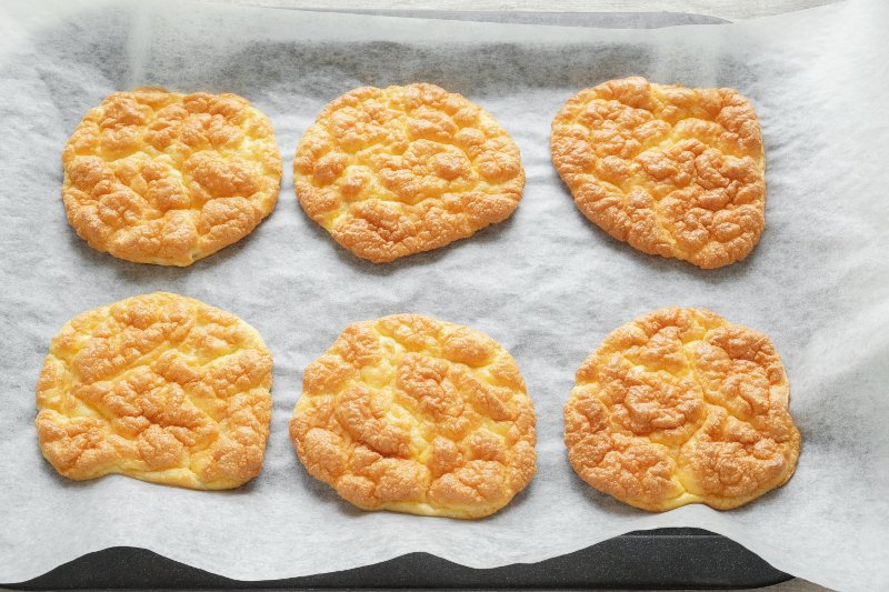 Πειραγμένο ψωμί cloud bread στο φούρνο