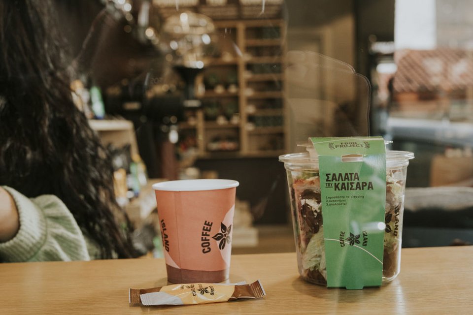 Τα φρέσκα ελαφριά γεύματα μπαίνουν στην Coffee Island