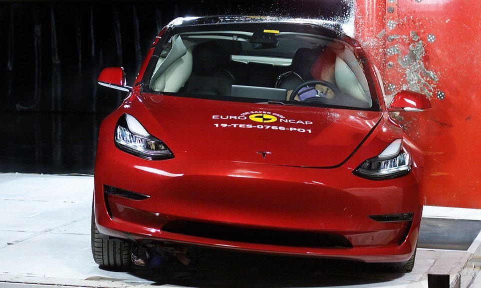 Τesla Model 3: 5 αστέρια