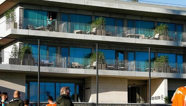 Ο Κριστιάνο Ρονάλντο σε καραντίνα στο μπαλκόνι του ξενοδοχείο της Εθνικής Πορτογαλίας