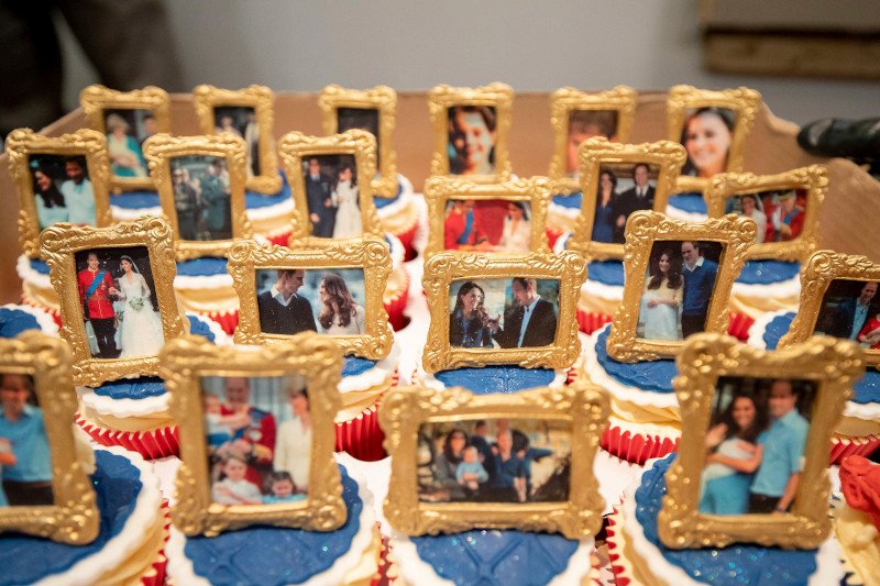Οι φωτογραφίες στα cupcakes που αναπαριστούν στιγμές του ζεύγους πρίγκιπα Γουίλιαμ - Κέιτ Μίντλετον