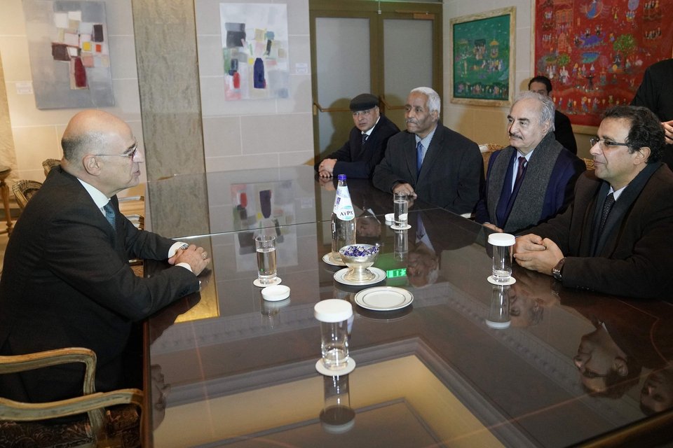 «Υποδέχθηκα πριν λίγο στην Αθήνα τον επικεφαλής του Λιβυκού Εθνικού Στρατού (LNA), Στρατάρχη Khalifa Haftar», έγραψε στο Twitter ο Ν. Δένδιας