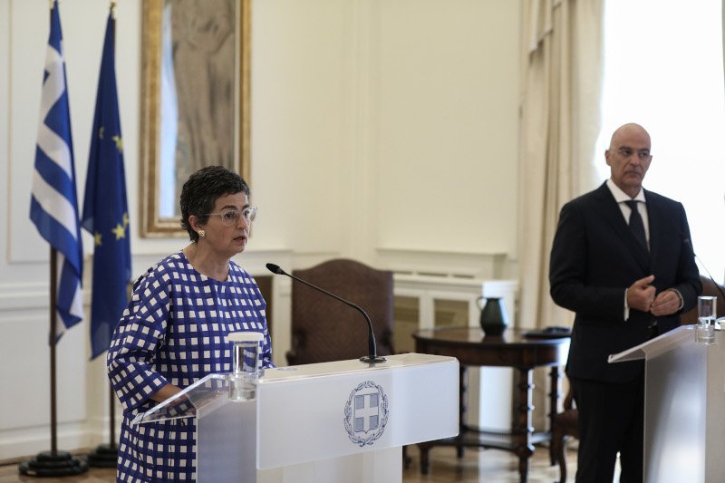 Συνάντηση του υπουργού Εξωτερικών Νίκου Δένδια με την υπουργό Εξωτερικών της Ισπανίας, Αράντσα Γκονζάλεθ Λάγια Φωτογραφία: EUROKINISSI/ΣΤΕΛΙΟΣ ΜΙΣΙΝΑΣ