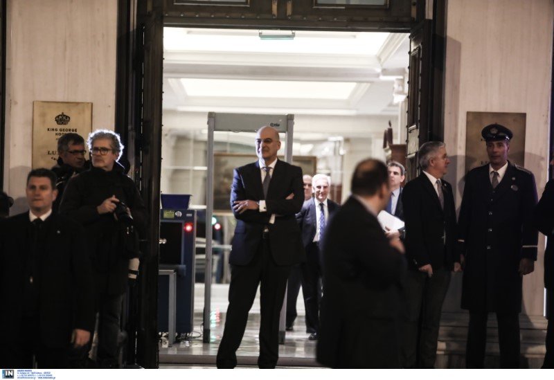 Ο Ελληνας ΥΠΕΞ Ν. Δένδιας αναμένει τον Χαλίφα Χαφτάρ