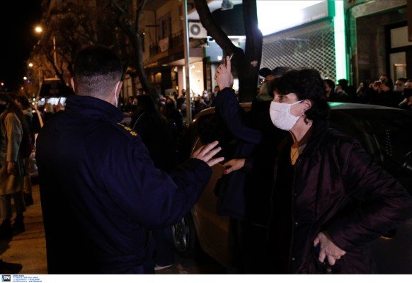 Θεσσαλονίκη: Η ΕΛ.ΑΣ. διέλυσε… διαμπαλκονική συναυλία λόγω συνωστισμού / Φωτογραφία: Intimenews/ΧΗΡΑΣ ΑΧΙΛΛΕΑΣ