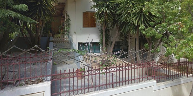 Τα κάγκελα που διαπέρασαν οι επίμονοι διαρρήκτες στη Λυκόβρυση